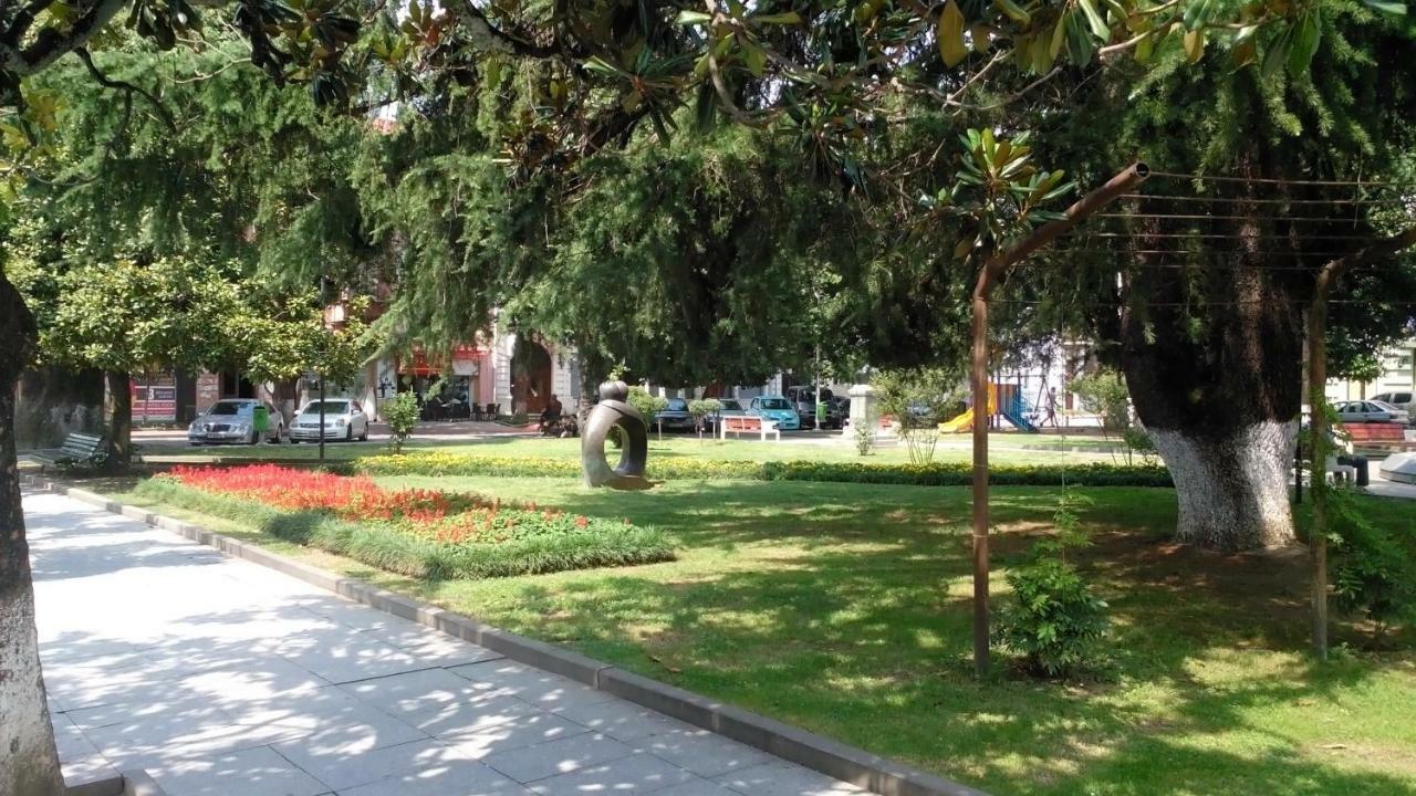 Apartament In The Centre Batumi Kültér fotó